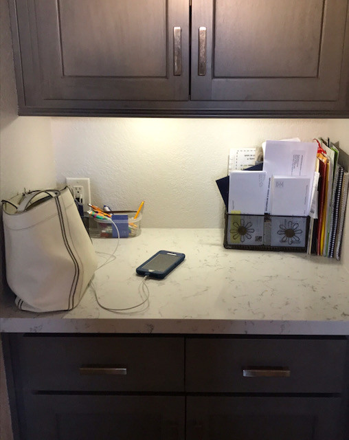 Kitchen - transitional kitchen idea in Phoenix