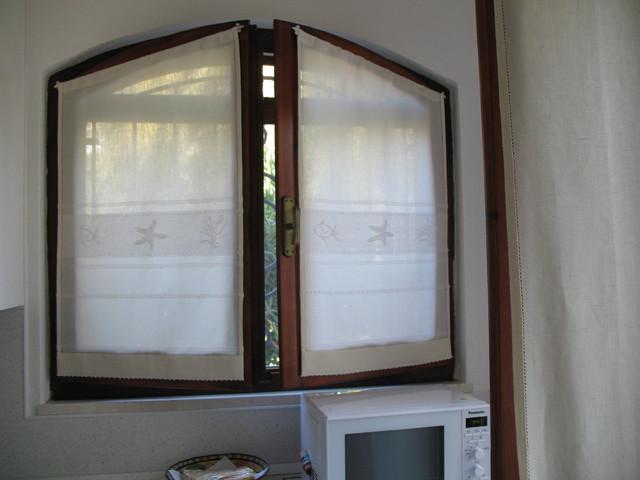 Al mare beach-style-kitchen
