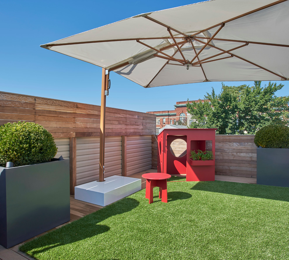 Inspiration for a contemporary rooftop partial sun garden for summer in Chicago with a container garden.
