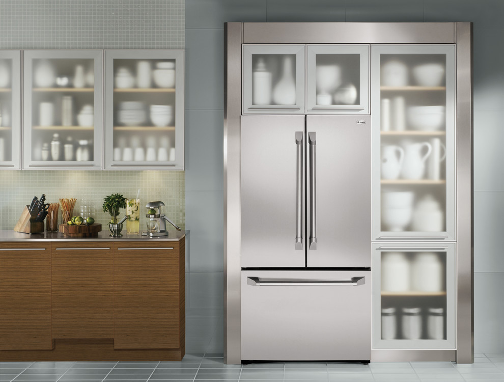 Example of a mid-sized transitional l-shaped open concept kitchen design with stainless steel appliances, flat-panel cabinets, medium tone wood cabinets and no island