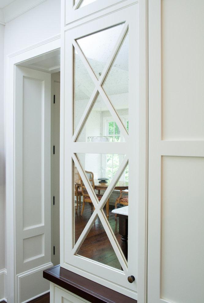 Inspiration for a transitional home design remodel in Atlanta