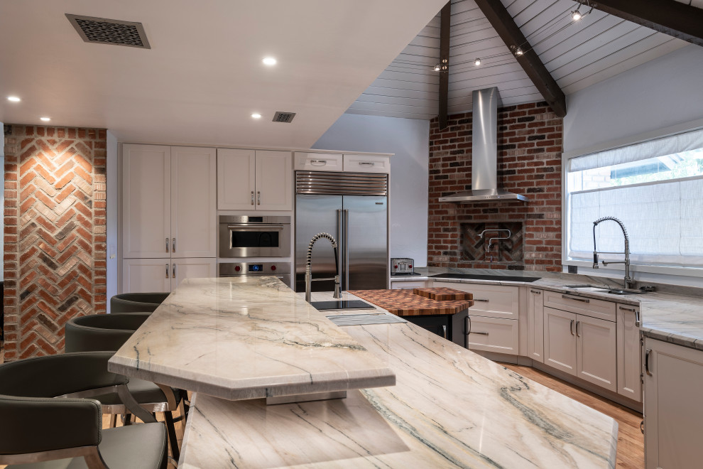 Example of a transitional kitchen design in Phoenix