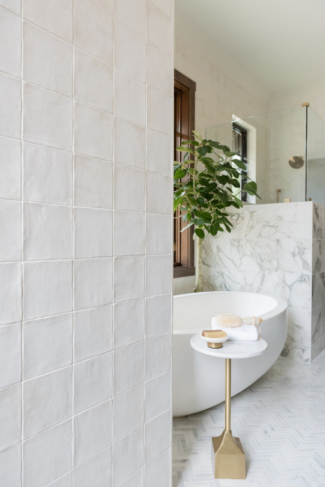 Esempio di una stanza da bagno padronale minimal di medie dimensioni con vasca freestanding