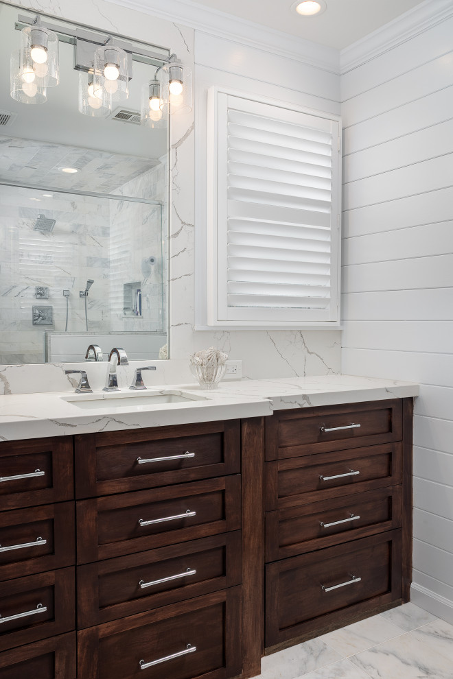 Inspiration for a coastal home design remodel in New York