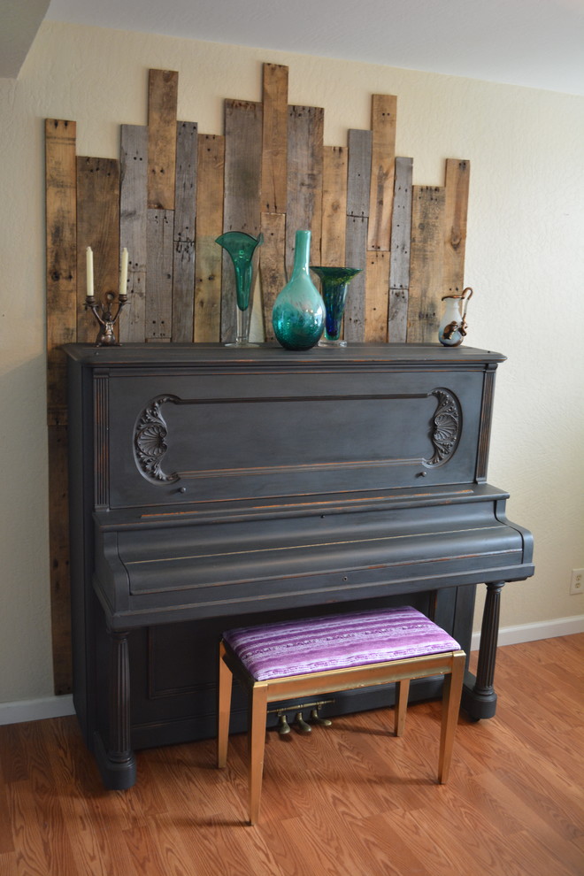 Home design - small rustic medium tone wood floor home design idea with beige walls