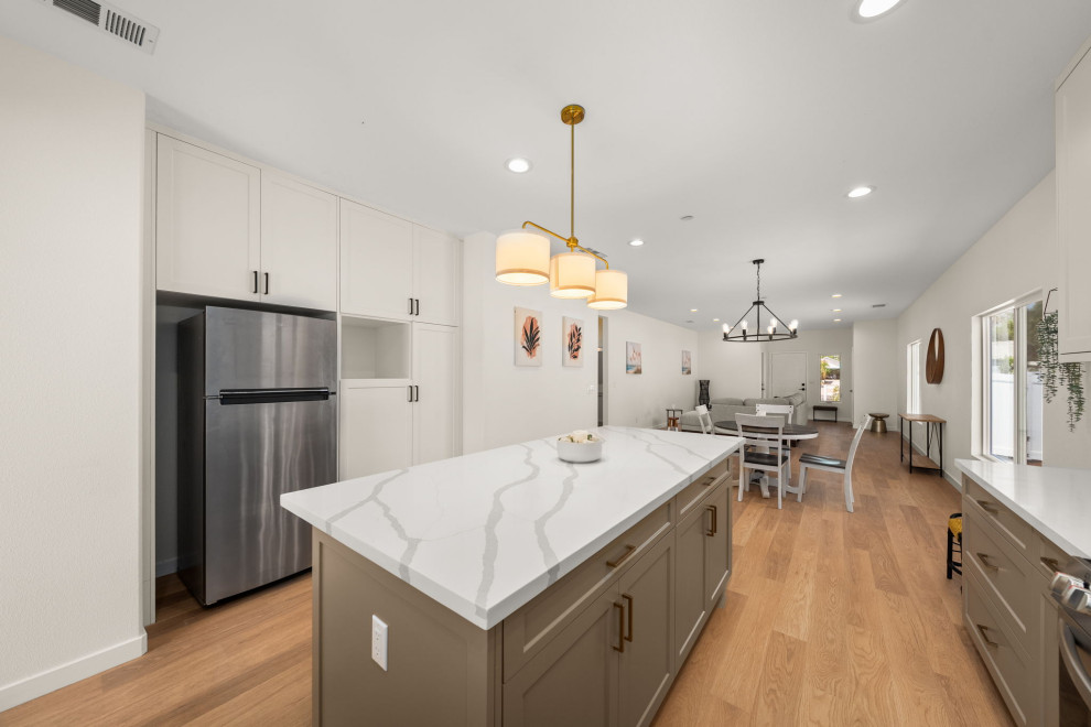 Kitchen - kitchen idea in Orange County