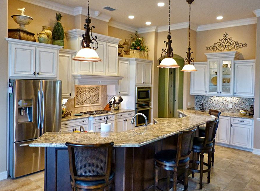 This is an example of a traditional kitchen in Orlando.