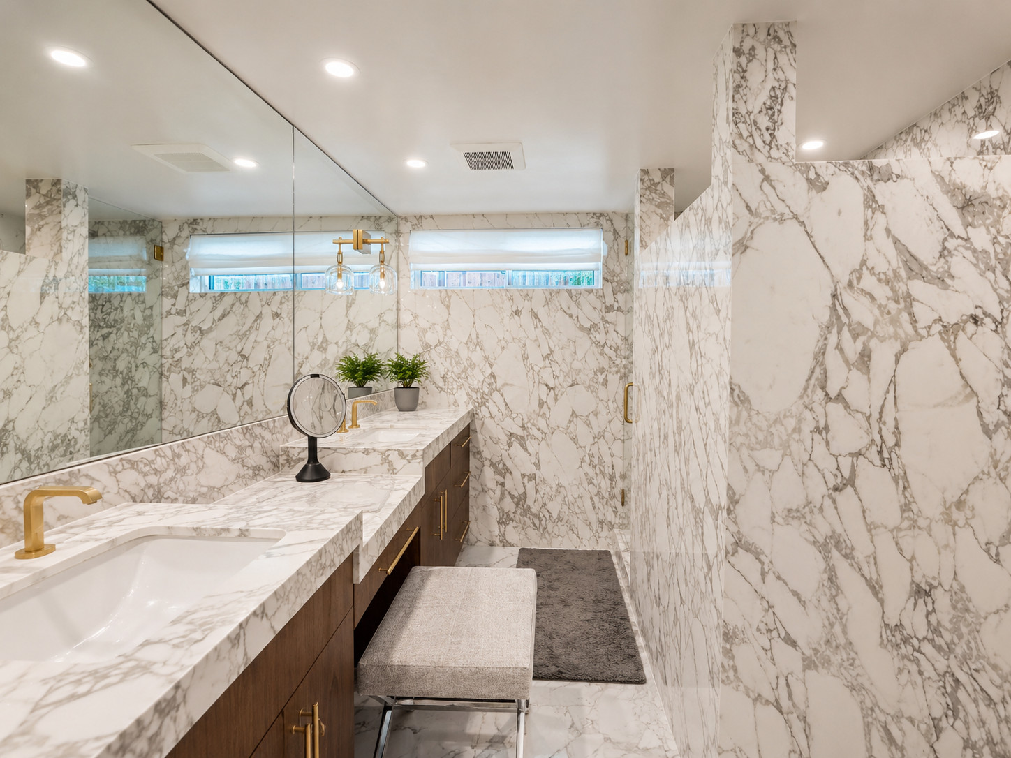 Bathroom - modern bathroom idea in Sacramento
