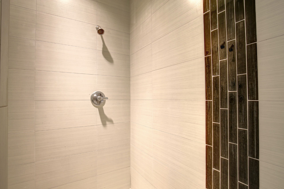 Inspiration for a transitional home design remodel in Chicago