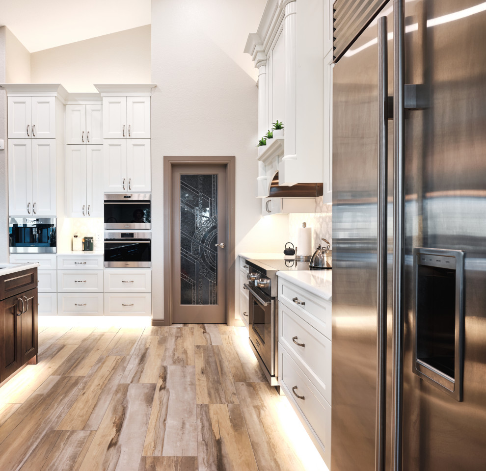 Kitchen - transitional kitchen idea in Denver