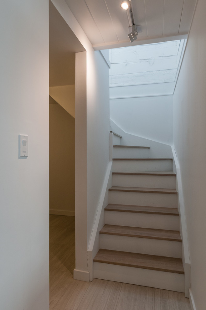Staircase - transitional staircase idea in Toronto