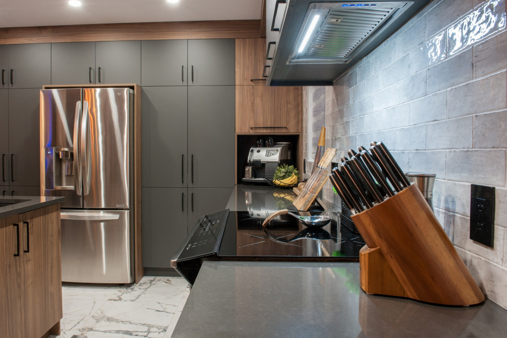 Kitchen - rustic kitchen idea in Miami