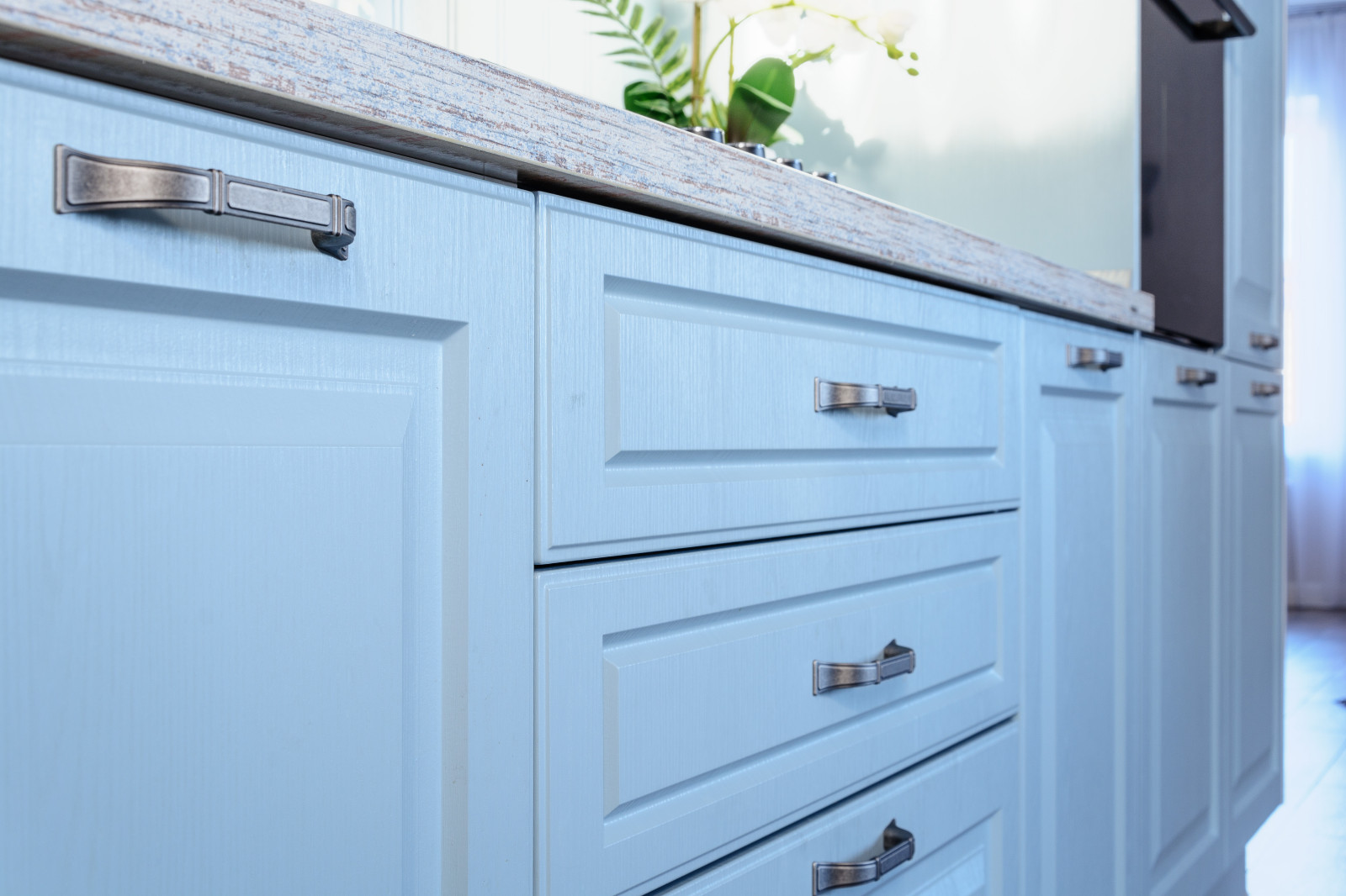 Кухня и прихожая в частном доме в Пензе