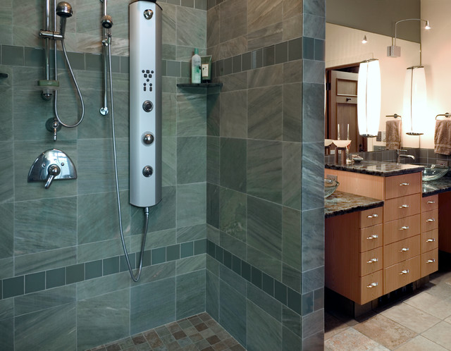 Waterfront Contemporary modern-badezimmer