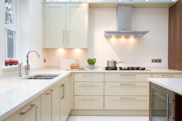 Walnut & painted Classic Panel kitchen klassisk-koekken