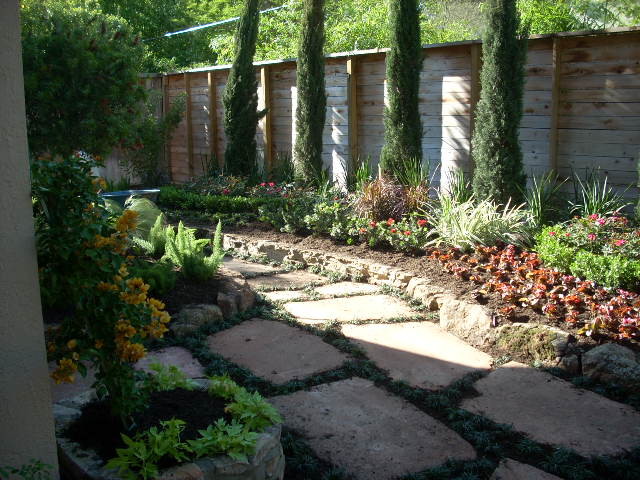 Modern inredning av en trädgård