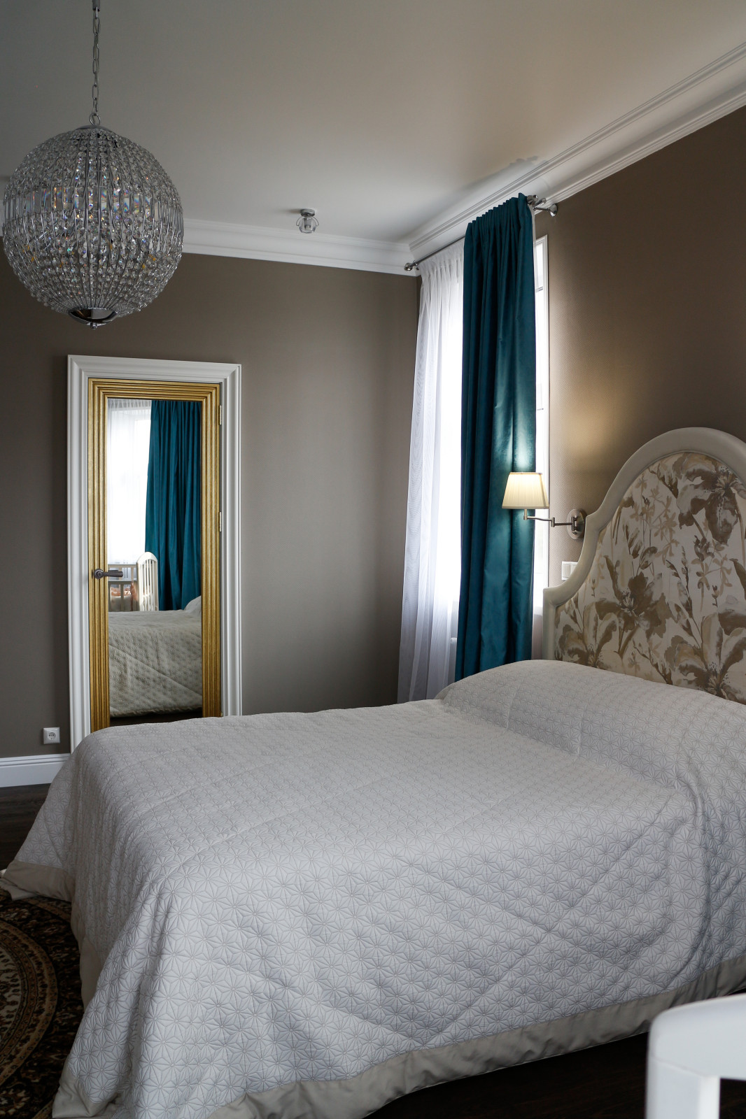 Интерьер двухэтажного дома в пригороде