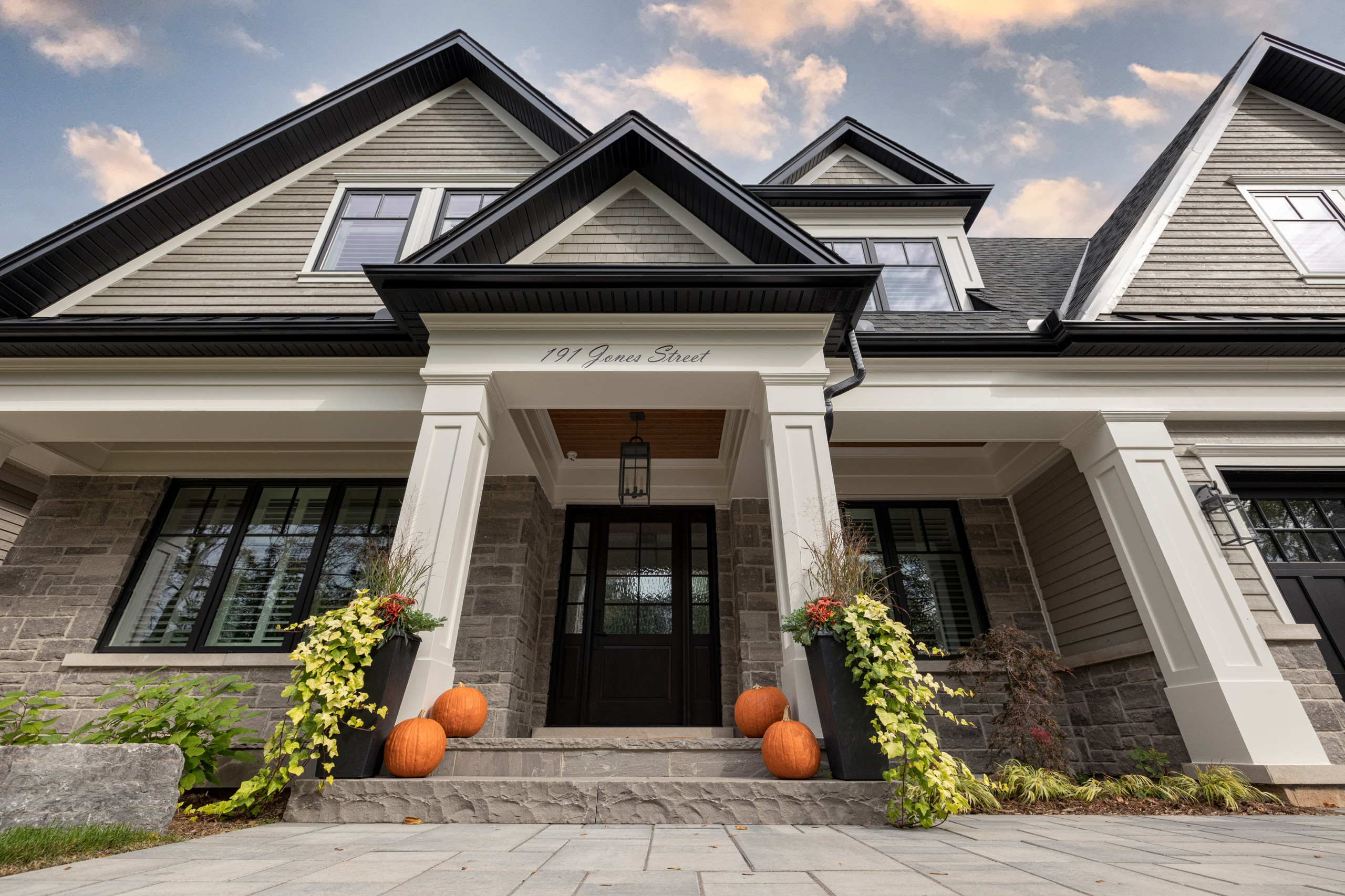 Contemporary Home in Oakville