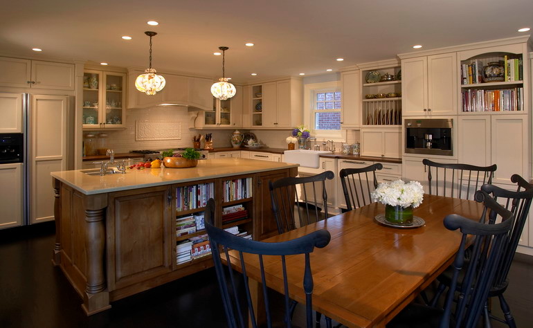 Large transitional home design photo in Seattle