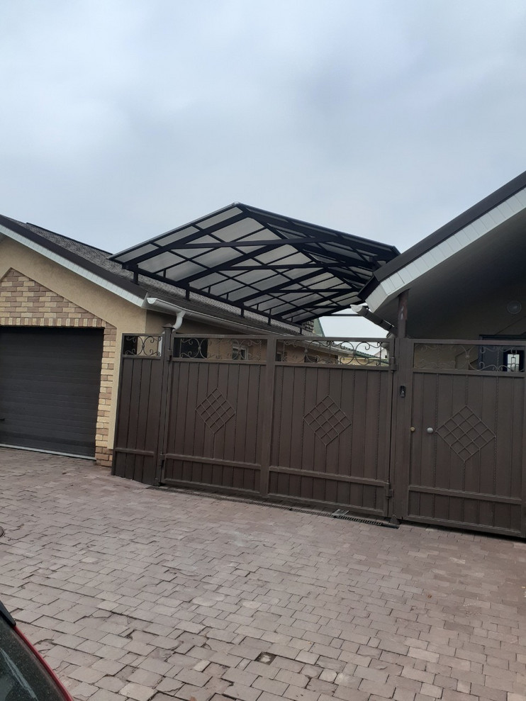 Металлический навес с сотовым поликарбонатом