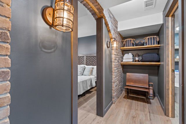 Leawood Basement Remodel rustico-corridoio