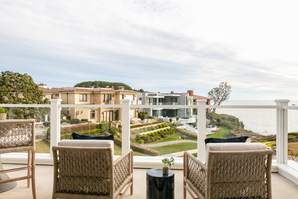 Inspiration for a transitional deck remodel in Orange County
