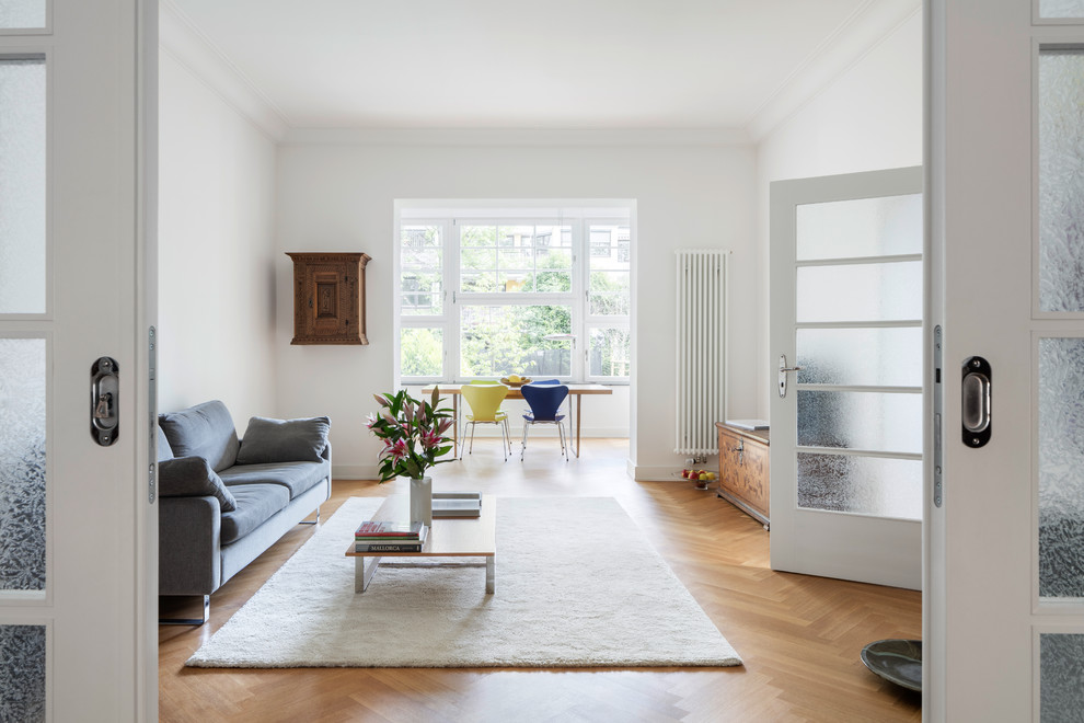 This is an example of a contemporary living room in Cologne.
