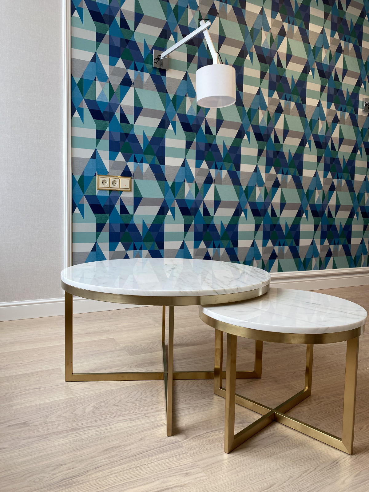 Кофейные столы.