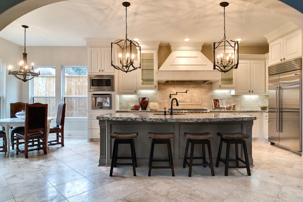 Example of a transitional kitchen design in Houston