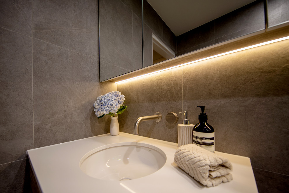 Design ideas for a contemporary bathroom in Sydney.