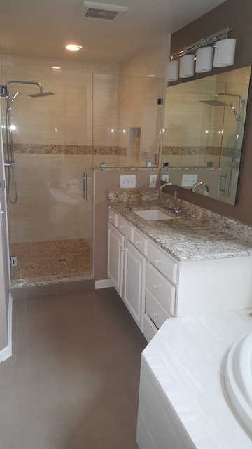Spacious Bath klassisch-modern-badezimmer