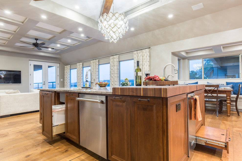 Home design - transitional home design idea in Austin