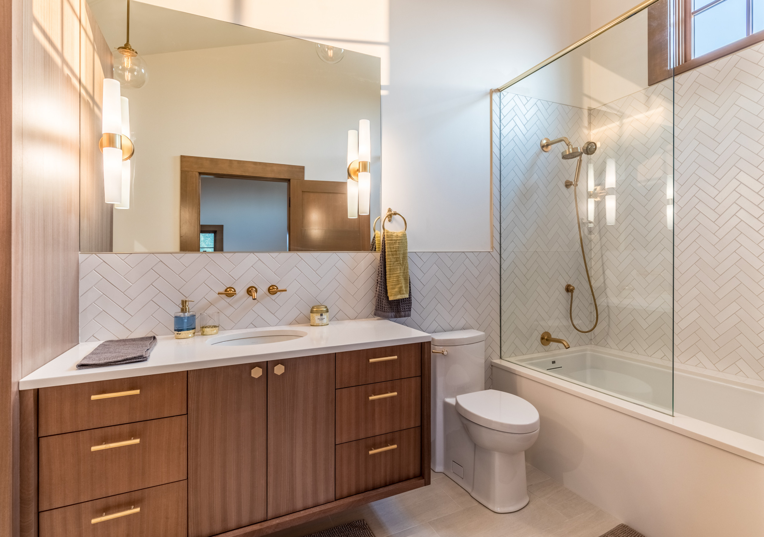 New This Week: 6 Bathrooms That Rock a Shower-Tub Combo