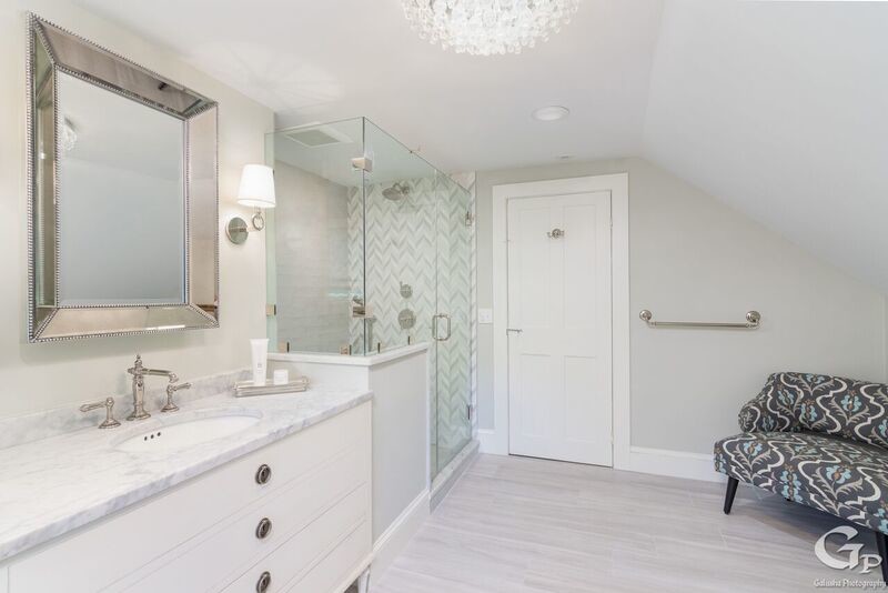 Modern loft bathroom with antiqe feel