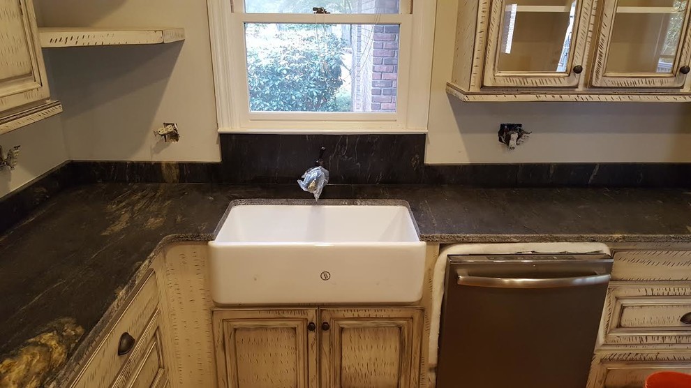 Inspiration for a rustic kitchen remodel in Birmingham