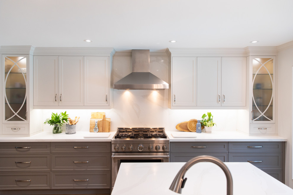 Inspiration for a transitional kitchen remodel in Toronto