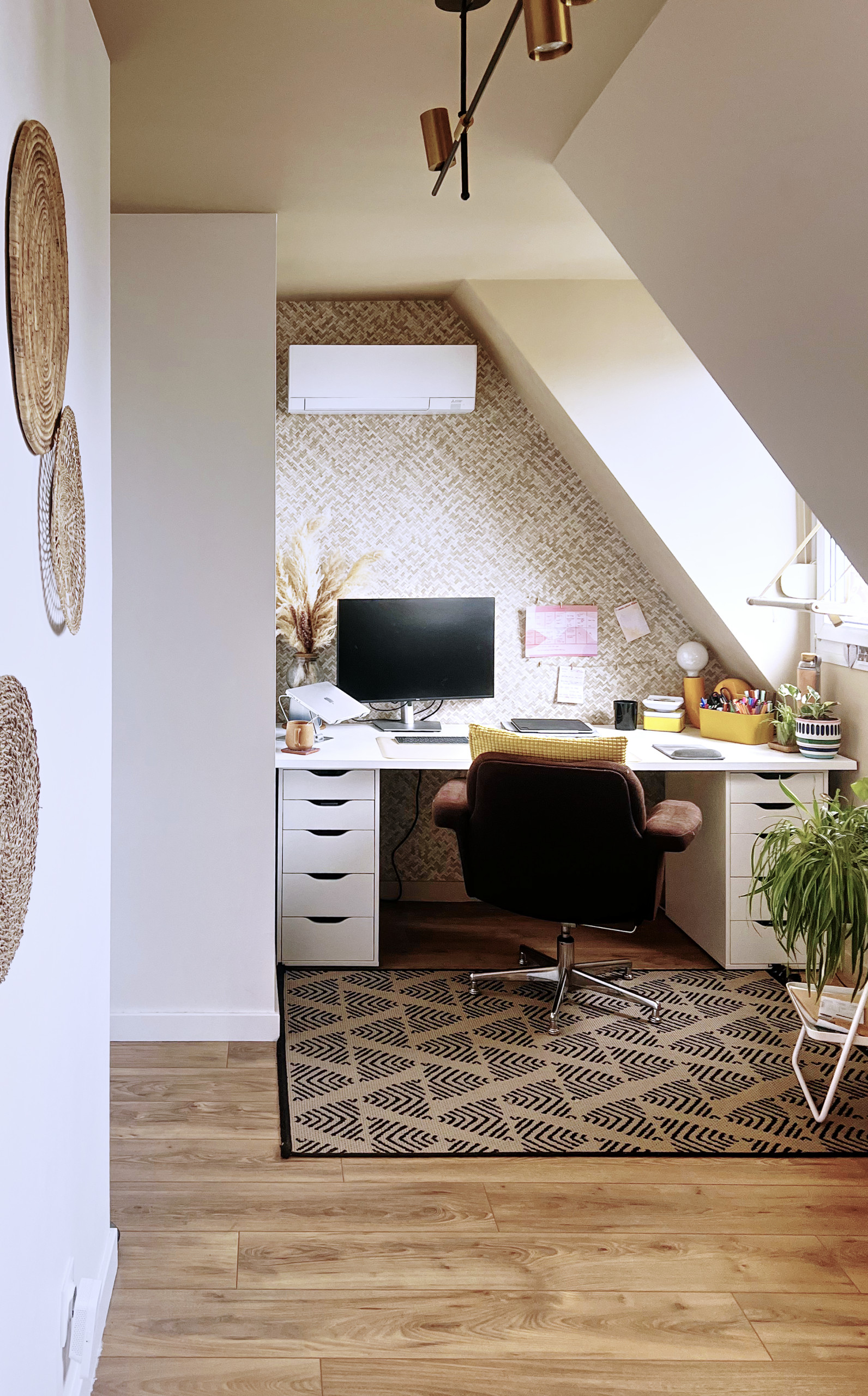 コンテンポラリースタイルのおしゃれなホームオフィス・書斎の事例 75