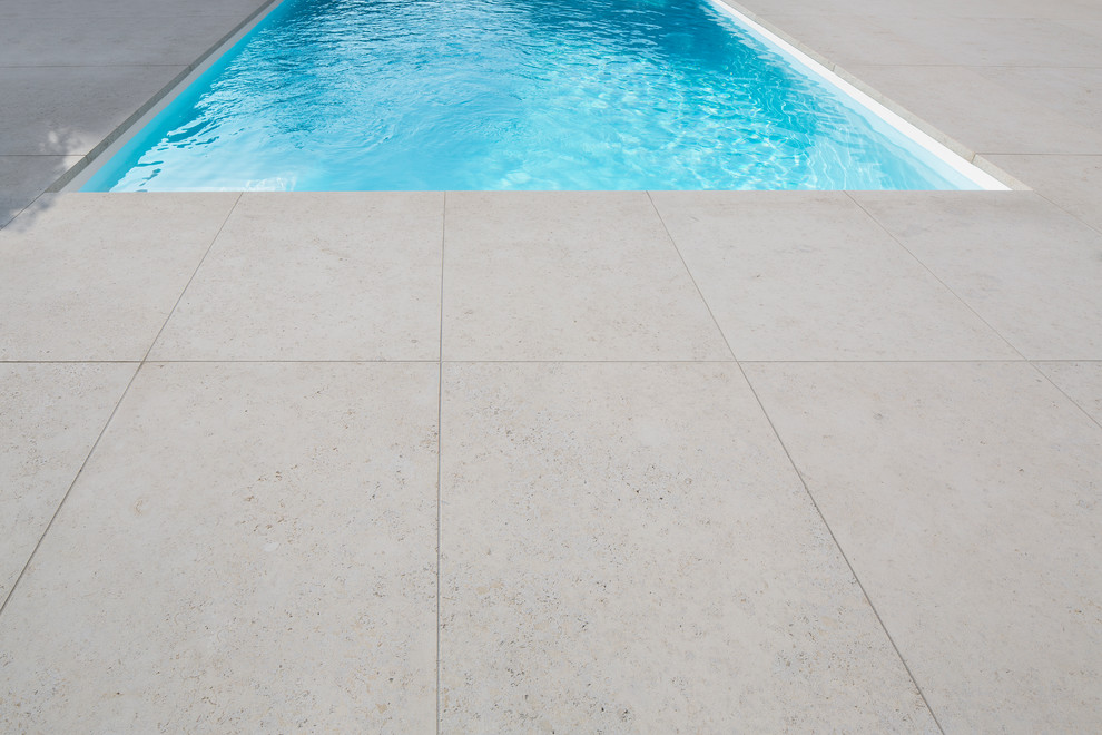 Moderner Pool in Sonstige