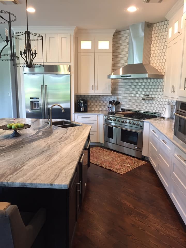 Kitchen - transitional kitchen idea in Houston