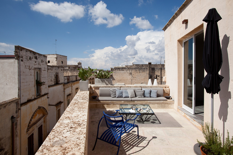 This is an example of a mid-sized mediterranean rooftop and rooftop deck in Milan.