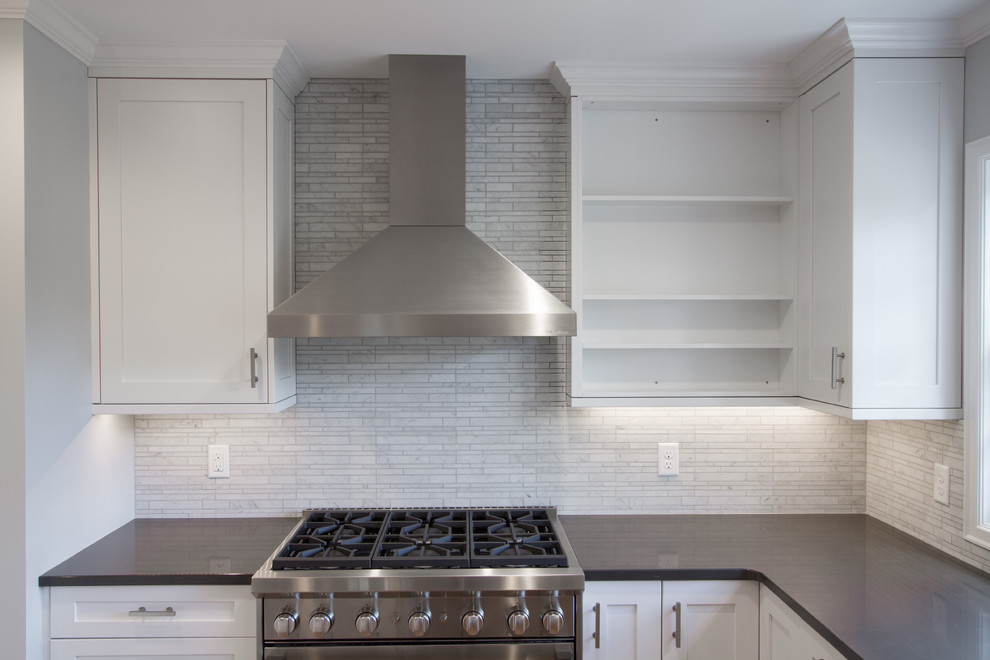 Kitchen - transitional kitchen idea