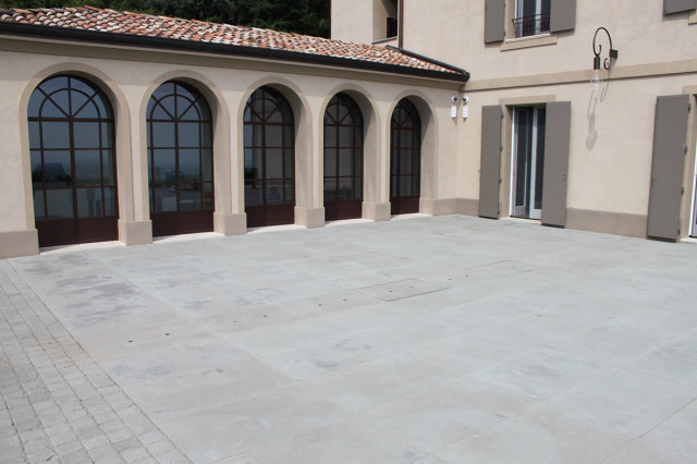 Villa in collina moderne-terrasse