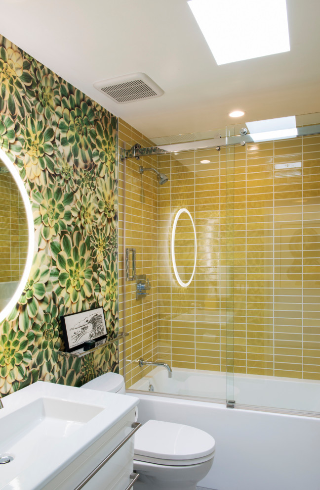 Inspiration for a mid-sized eclectic kids bathroom in Los Angeles with white cabinets, an alcove tub, a shower/bathtub combo, yellow tile, ceramic tile, multi-coloured walls, a sliding shower screen, white benchtops and wallpaper.
