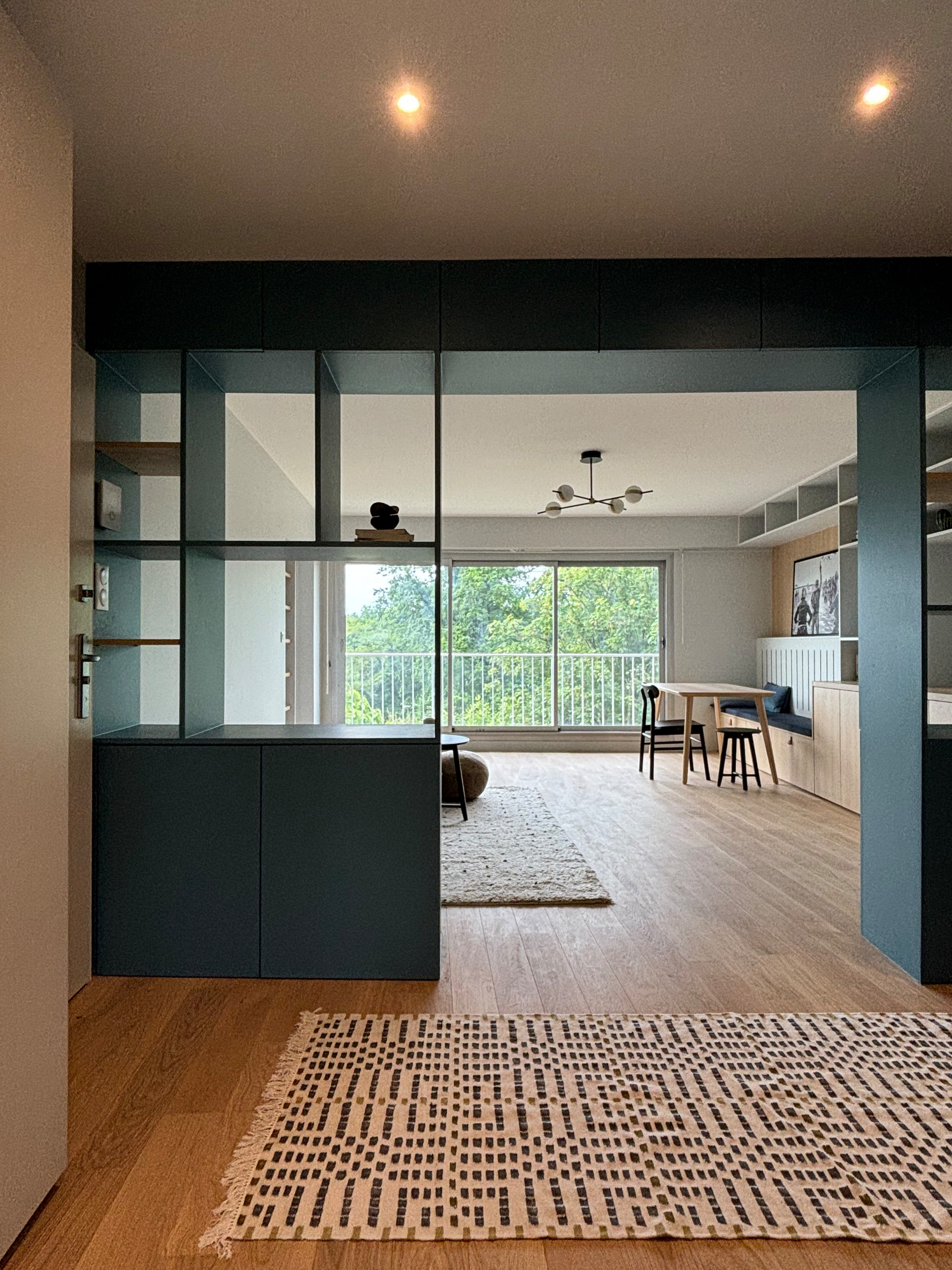 Appartement familial avec bibliothèque traversante
