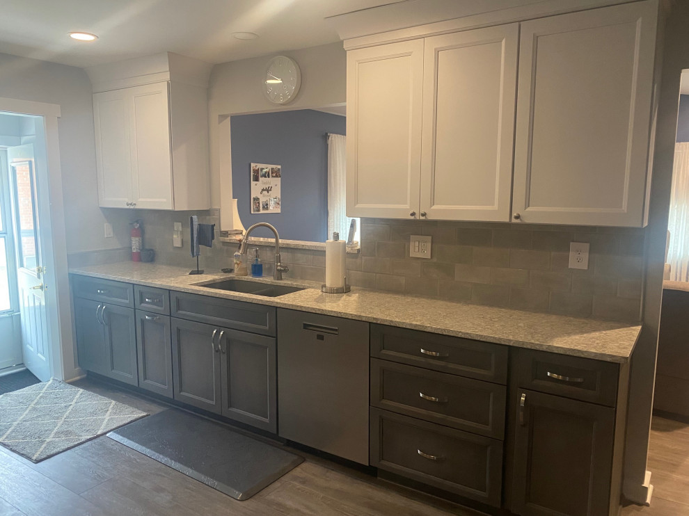 Kitchen - transitional kitchen idea