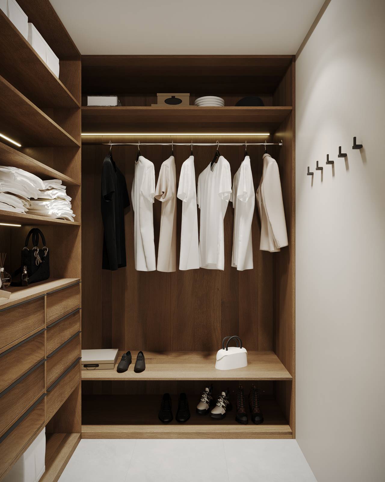 Светлая прихожая с гардеробной