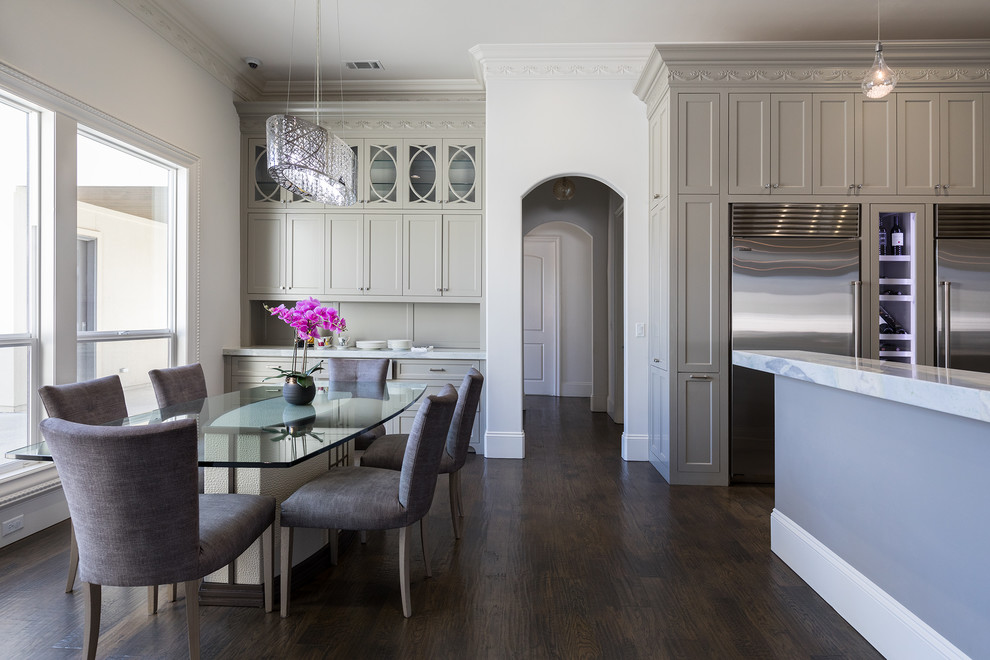 Kitchen - transitional kitchen idea in Dallas