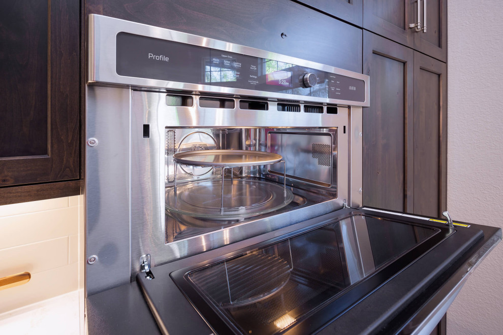 Inspiration for a transitional kitchen remodel in Sacramento