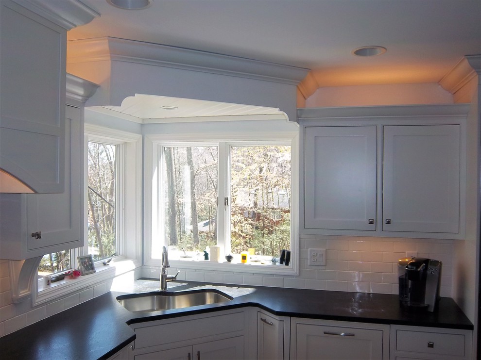 Transitional home design photo in New York