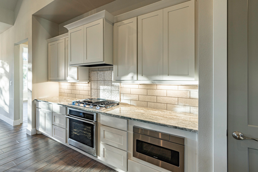 Inspiration for a transitional kitchen remodel in Austin